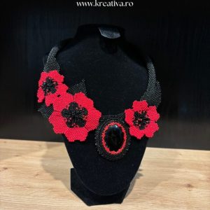 Colier cu flori lucrat manual - HANDMADE - 42