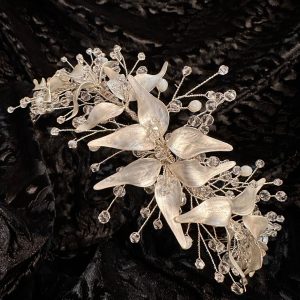 Diademă flexibilă cu flori din acril și cristale
