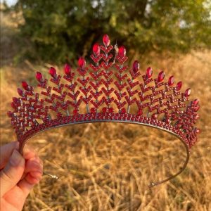 Coroana cu crengute accesorizate cu strasuri si zirconii Debbie