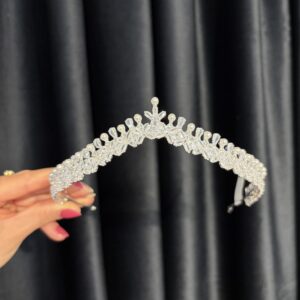 Coroniță argintie accesorizata cu perle și zirconiu - 3251