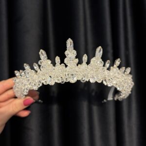 Coroniță argintie accesorizată cu cristale fațetate și cristale de sticlă - 2501