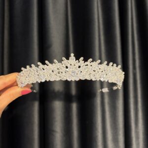 Coroană argintie cu zirconiu strălucitor - 3750