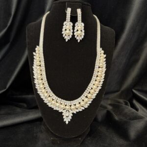 Set colier si cercei argintii cu zirconii si perle -110