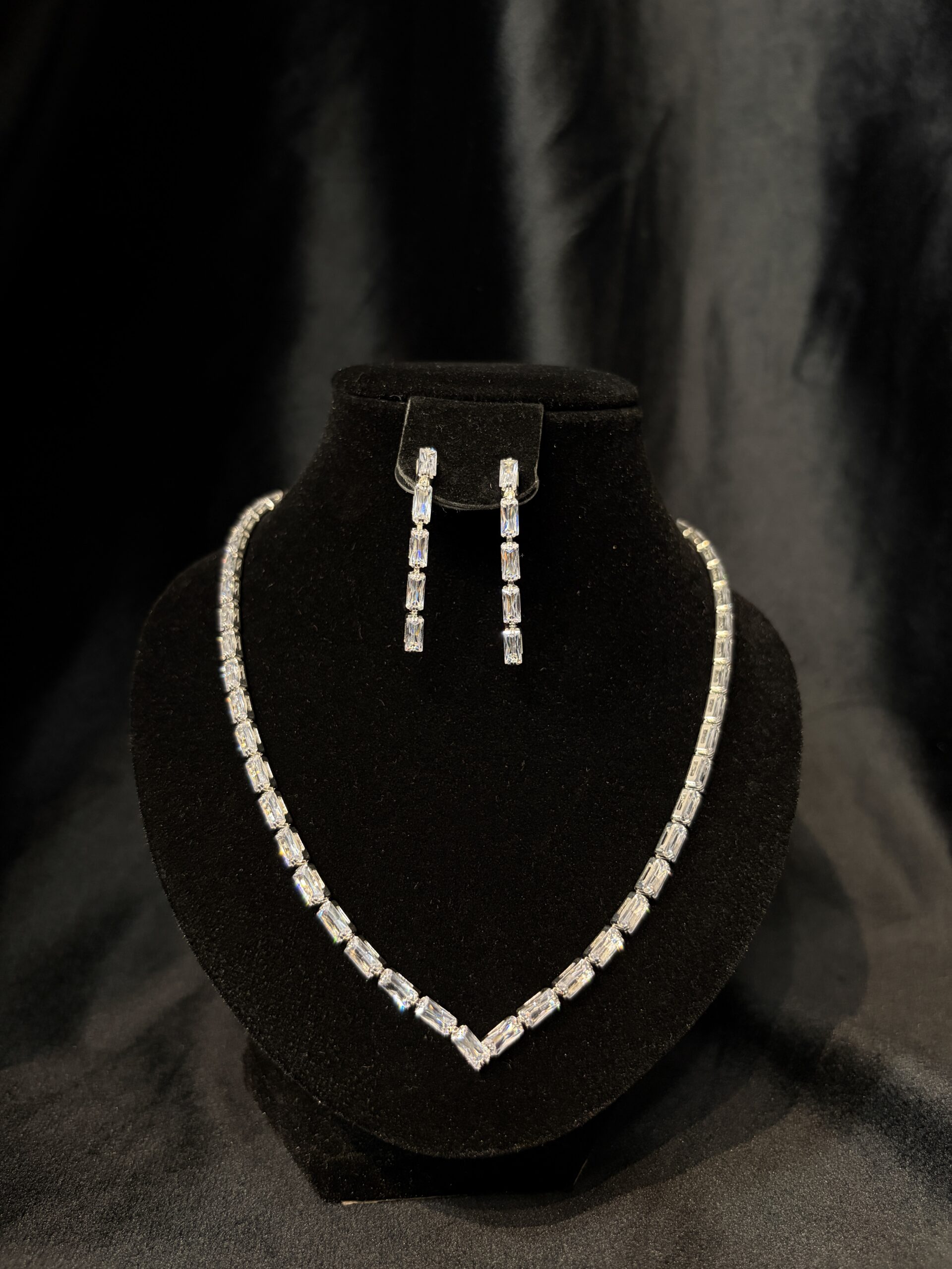 Set colier și cercei cu zirconiu strălucitor -015